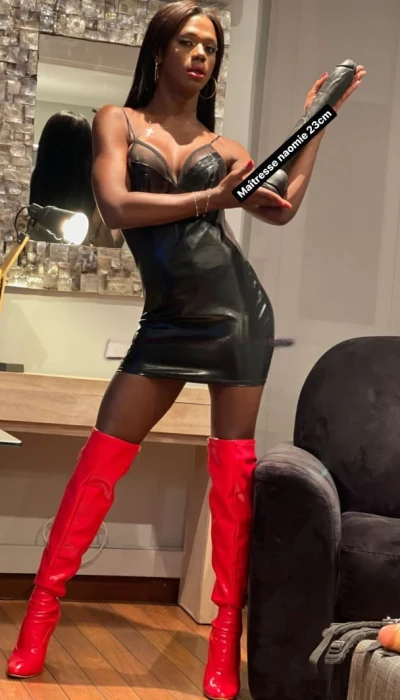 Naomi 23cm