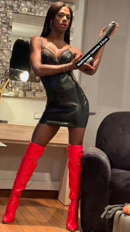 Naomi 23cm