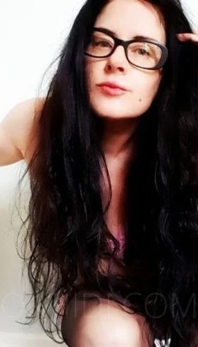 Amy Vergnés x