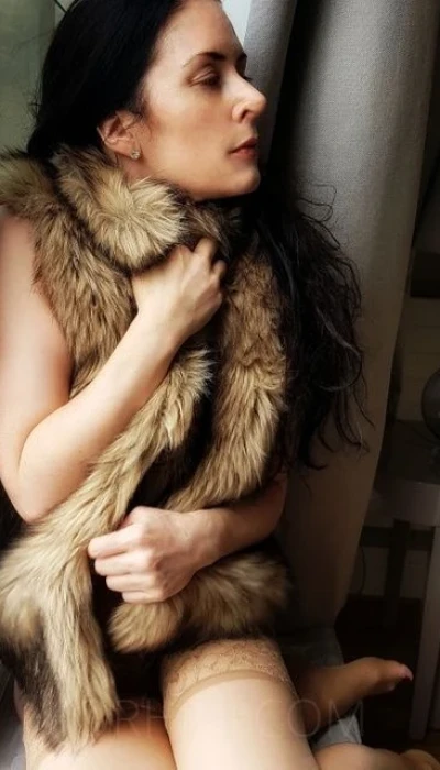 Amy Vergnés x