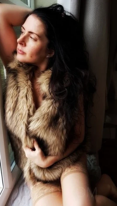Amy Vergnés x